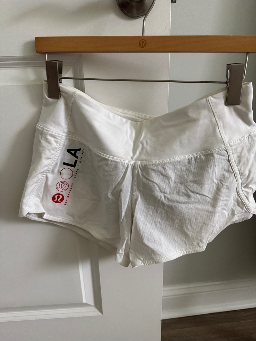 lululemon athletica 2.5” Speed Up White Women's Athletic Shorts with LA Logo